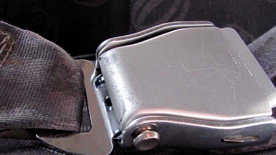 Nas estradas, 4 em cada 10 pessoas dispensam uso do cinto de segurança