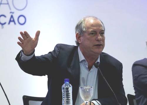 Ciro diz que Lula é 'enganador profissional' e 'defunto eleitoral'