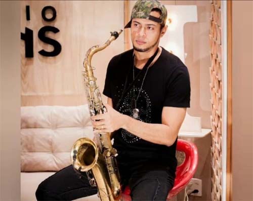 Claudio, saxofonista do cantor Deivinho Novaes, falece no HEA após ônibus tombar
