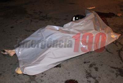 Motoqueiro morre após colidir em ônibus