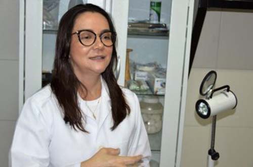 Conheça a diferença entre queda de cabelo e calvície