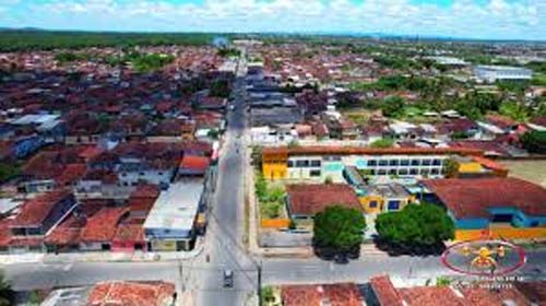 Criminosos gravam imagens exibindo fuzis e outras armas no Clima Bom, em Maceió