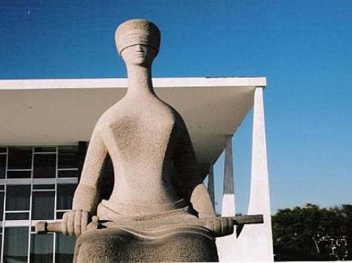 CNJ suspende pagamento de mais de R$ 100 milhões a juízes