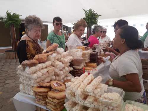 Cocadeiras da Massagueira passam a vender os doces também em delivery 