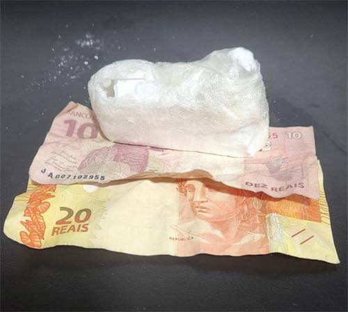 Polícia Militar detém homem com passagens anteriores por tráfico em São Miguel dos Campos com 90 gramas de cocaína