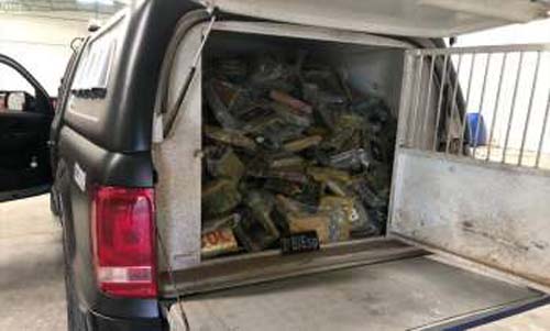 Quase 2 toneladas de cocaína são apreendidas escondidas em paredes falsas