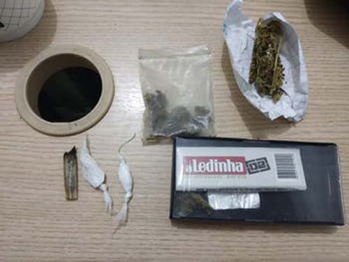 Após denúncia, policial militar é preso acusado de comercializar cocaína em bar