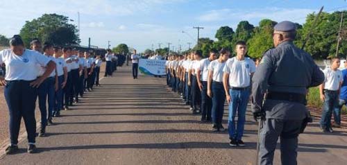 Governo federal vai encerrar programa de escolas cívico-militares