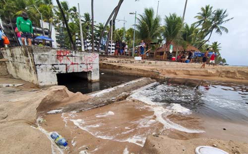 Análises em Laboratório confirmam lançamento de efluentes na orla de Maceió