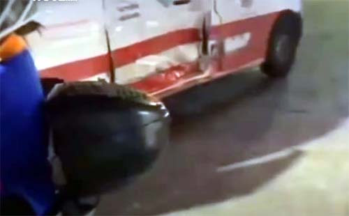 Motociclista colide com ambulância em frente ao Hospital Metropolitano e morre no local