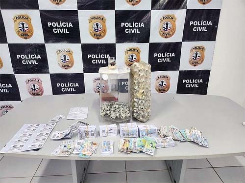 Policiais de PE cumprem mandados contra colombianos suspeitos de lavagem de dinheiro em Maceió