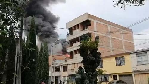 Avião com 8 pessoas cai sobre casa na Colômbia e deixa ao menos 3 mortos