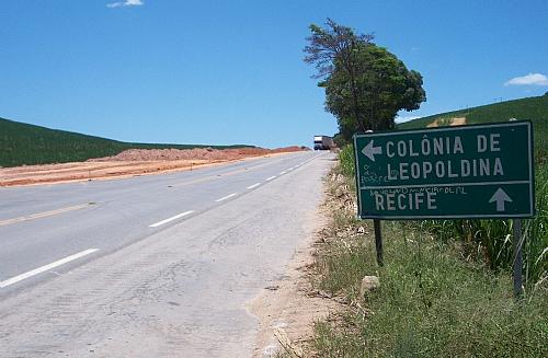 Após escapar de atentado, jovem é executado a tiros na rua onde morava