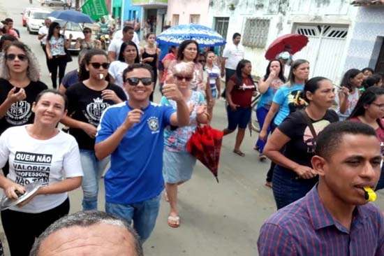 Em Colônia, vereadores apoiam greve dos professores, e são chamados de irresponsáveis pelo prefeito