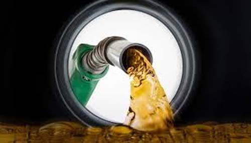 Lula prorroga desoneração de combustíveis, mas preço na bomba já sobe em janeiro