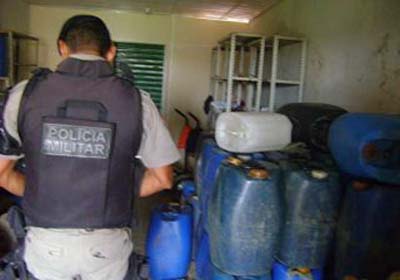 Polícia Militar descobre depósito irregular de combustíveis em Maceió 