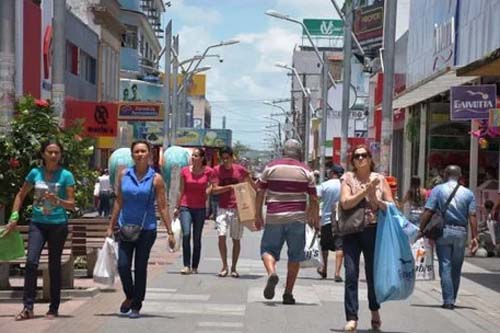 Feriado é antecipado e comércio tem horário especial na segunda (24)