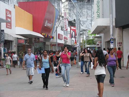 Confira o funcionamento de shoppings, comércio e supermercados no feriado