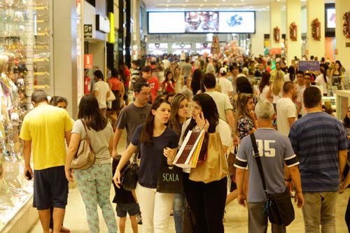 Dia dos Pais: 67% dos consumidores devem ir às compras, aponta pesquisa