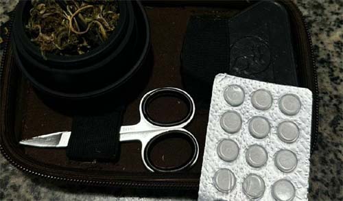 Homem é detido por estar com 10 gramas de maconha para consumo proprio e comprimidos em São Sebastião