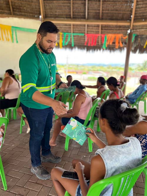 Comunidade Muquém recebe atendimento itinerante para inclusão na tarifa social de água e esgoto