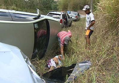 Choque de dois veículos na ladeira do Pilar deixa três pessoas feridas 