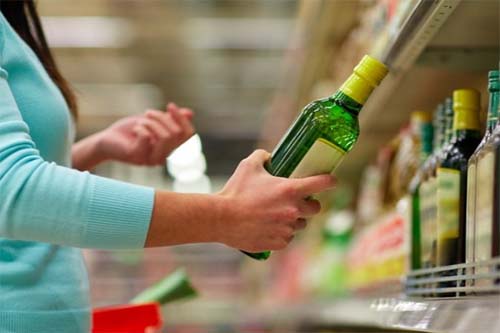 Confiança do consumidor atinge menor nível desde junho, revela FGV