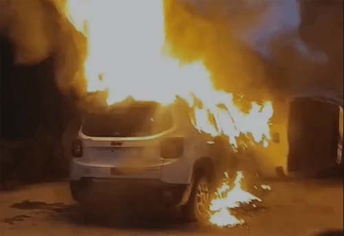 Confronto intenso entre forças de segurança e facção criminosa resulta em veículos incendiados no RJ