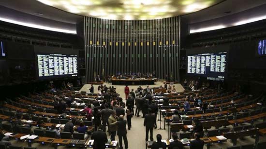 Qual deve ser a primeira medida do novo presidente para melhorar a economia?