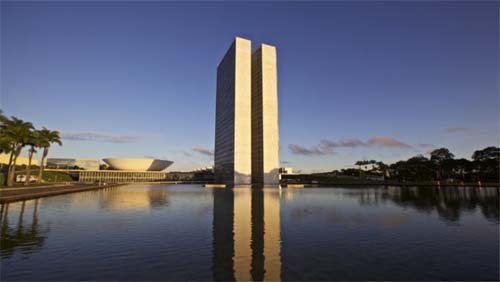 Filhas solteiras da Câmara batem no teto salarial e custam R$ 53 milhões por ano