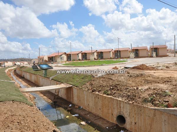 'Erro' de engenharia permite construção de casas populares do 'Programa da Reconstrução' a menos de 15 metros de esgoto sanitário em União dos Palmares