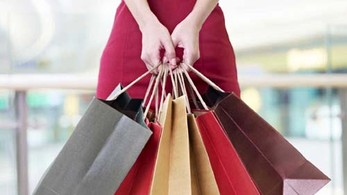 Consumidor gasta mais na Black Friday do que no Natal, diz estudo