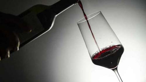 Pesquisa revela aumento no abuso de álcool por mulheres e idosos