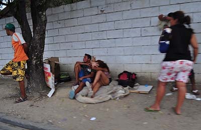 Uso de drogas e sexo são praticados ao ar livre no bairro do Feitosa