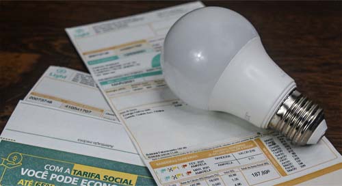 Conta de luz volta a ter cobrança de taxa extra após mais de dois anos