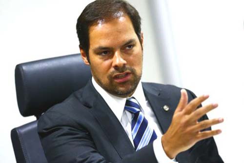 Covid-19: ministérios da Economia e Saúde autorizam contratação de mais de 5.000 profissionais