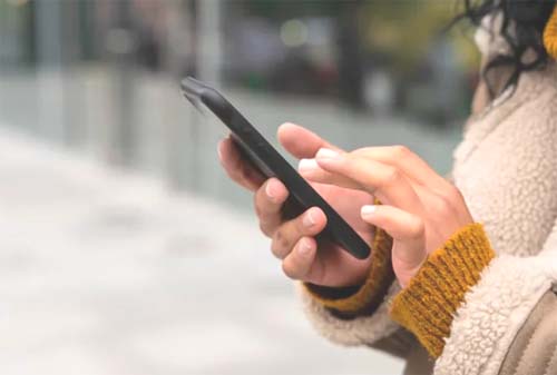 Bancos digitais ampliam abertura de contas para menores de idade e impulsionam educação financeira precoce