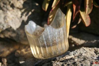 Homem quebra copo na cabeça de 'amigo' dentro de bar