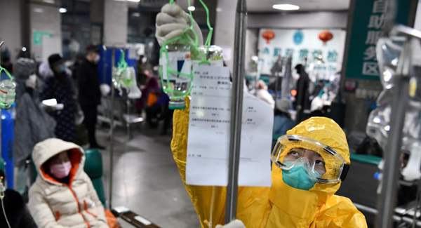 Diretor do hospital de Wuhan morre de coronavírus enquanto número de vítimas se aproxima de 1.900