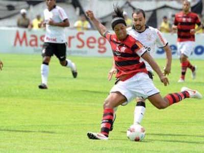 Diferentes, Flamengo e Corinthians empatam por 2 a 2 em Londrina 