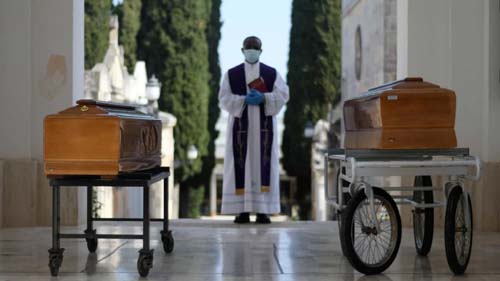 Número de mortes no Brasil passa de 1.924 para 2.141 em 24h