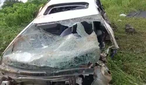 Homem morto, com perna quebrada, é encontrado ao lado de carro destruído em Canapi