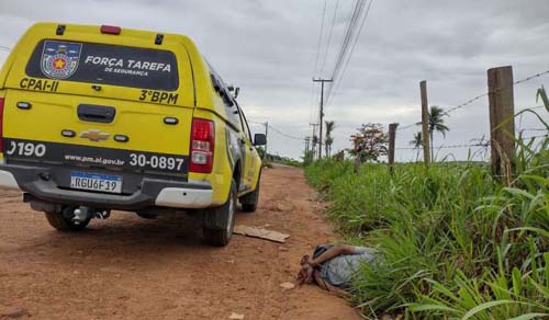 Corpo é encontrado com mãos amarradas e lesões no crânio em estrada vicinal