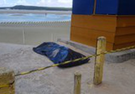 Corpo de mulher encontrado na Barra de São Miguel continua no IML sem identificação