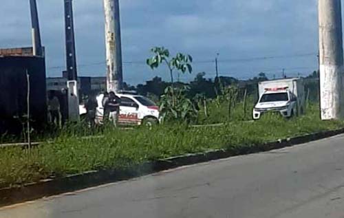 Corpo de criança recém-nascida é encontrado dentro de pneu na parte alta de Maceió