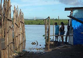 Mulher é encontrada morta em lagoa