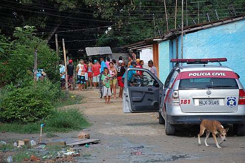 Corpo degolado é encontrado em via pública na capital