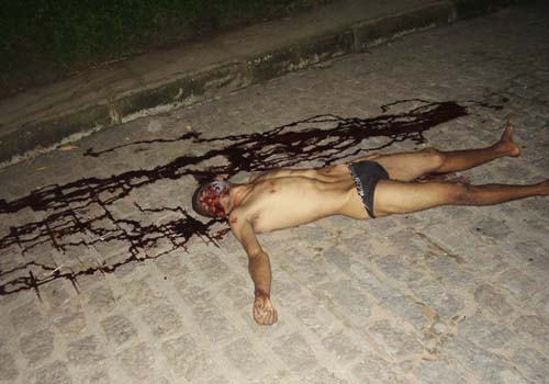 Suposto estuprador é espancado e morto com disparo de espingarda 12 no rosto