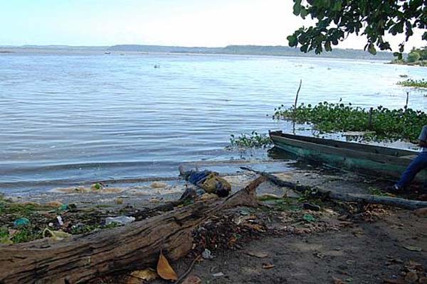 Populares encontram corpo de pedreiro boiando na Lagoa Mundaú