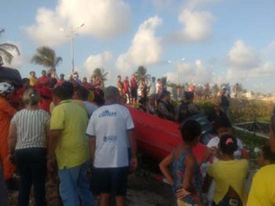 Bombeiros encontram corpo de adolescente desaparecido na praia do Sobral; Veja vídeo